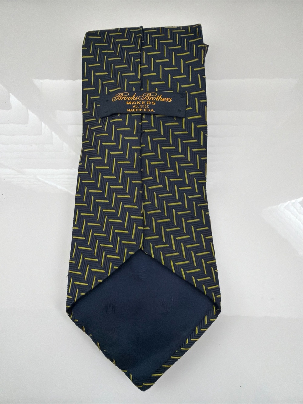 Brooks Brothers Makers Mens Necktie Tie Navy Blue Green Chevron 100% Silk 59”